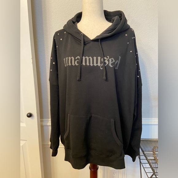 Torrid Unamused Relaxed Fit Cozy Fleece Studded Hoodie size 2 2x NWT - Picture 3 of 10